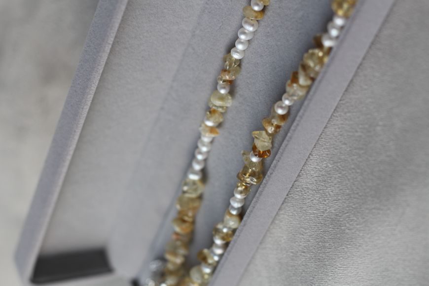 The &laquo;Cream Soda&raquo; necklace features sunny citrine and delicate river pearls