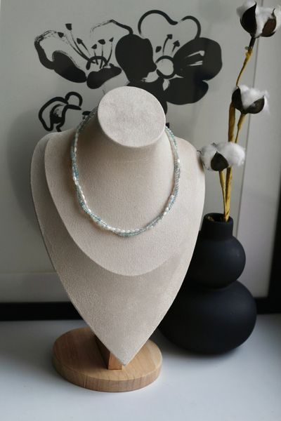 &laquo;Wavelet&raquo;: natural Aquamarine and Mother-of-Pearl Necklace
